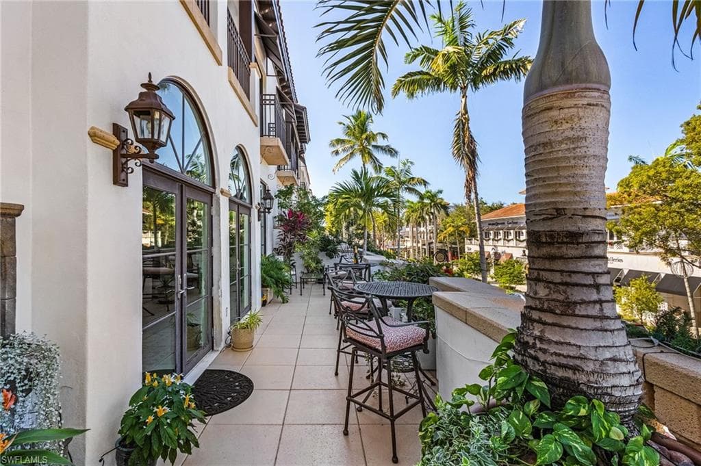 780 5th Ave S 3, Naples, FL 34102-26