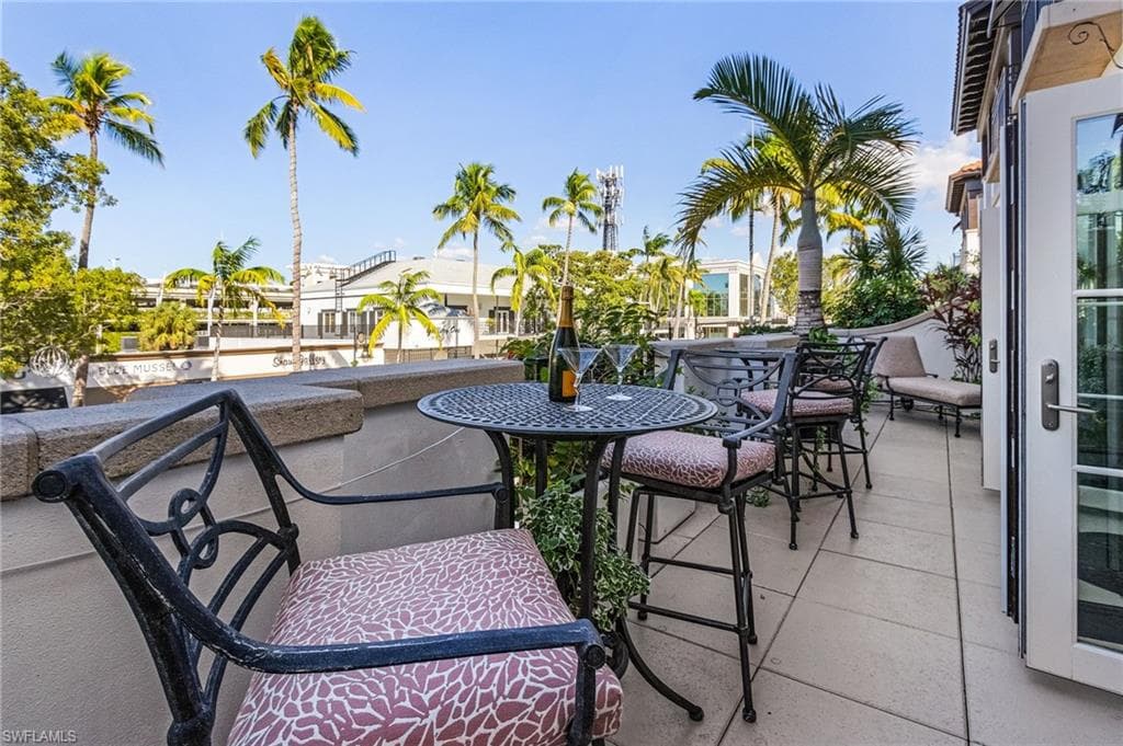 780 5th Ave S 3, Naples, FL 34102-27