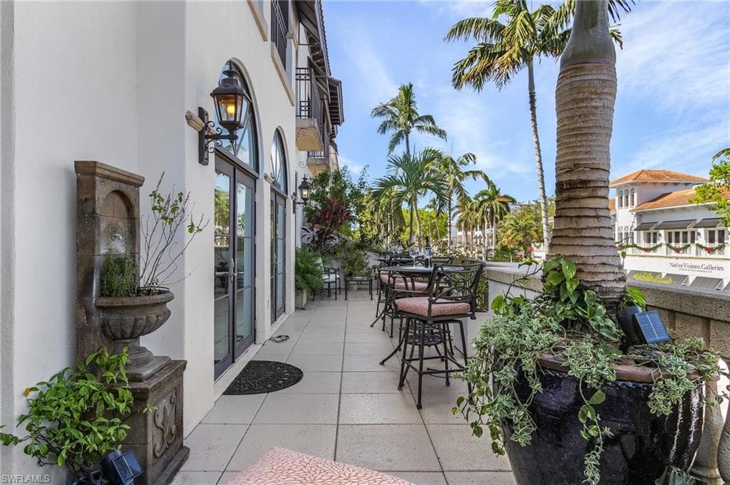 780 5th Ave S 3, Naples, FL 34102-28