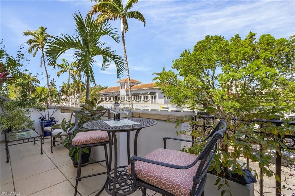 780 5th Ave S 3, Naples, FL 34102-32