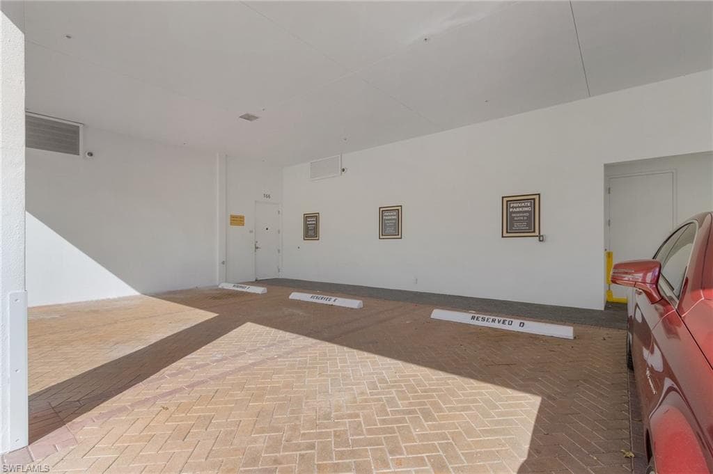 780 5th Ave S 3, Naples, FL 34102-34