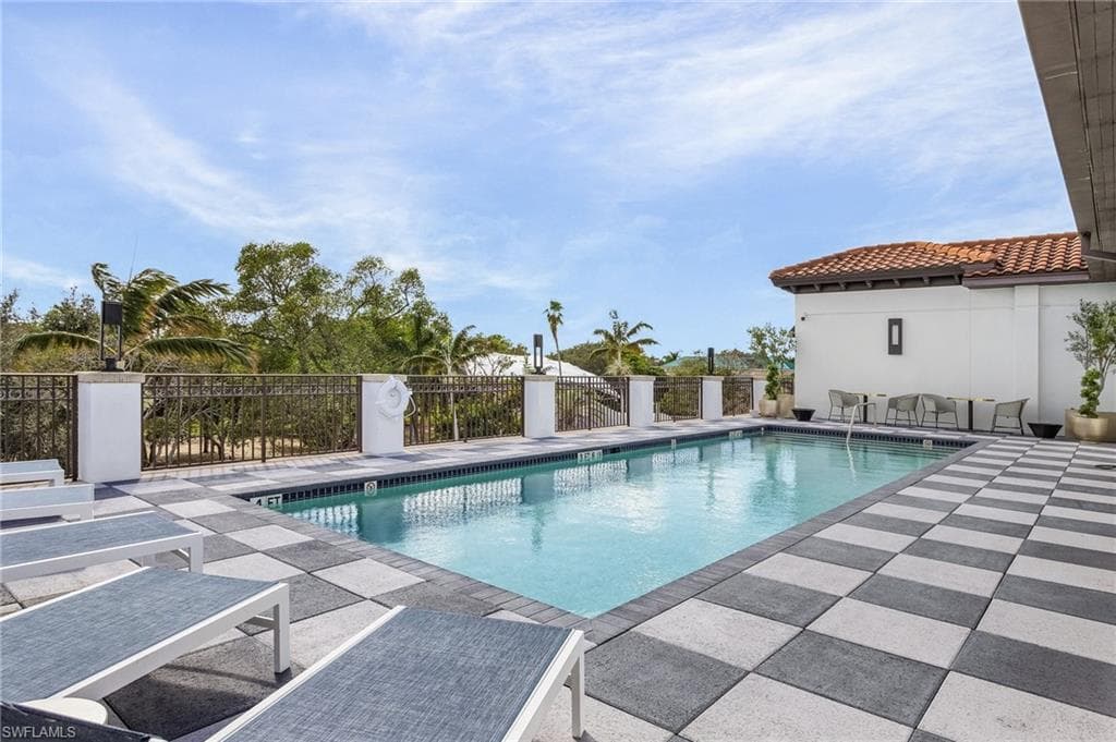 780 5th Ave S 3, Naples, FL 34102-38