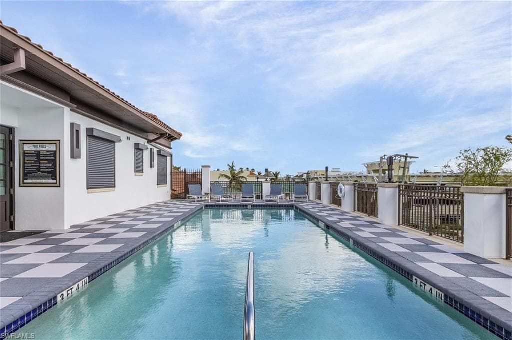 780 5th Ave S 3, Naples, FL 34102-39