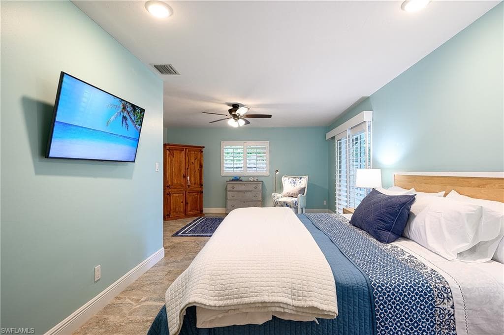 686 95th Ave N, Naples, FL 34108-14
