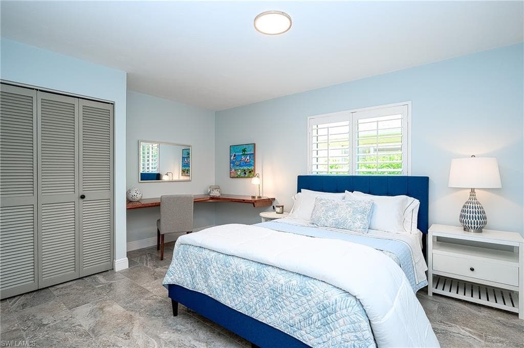 686 95th Ave N, Naples, FL 34108-17