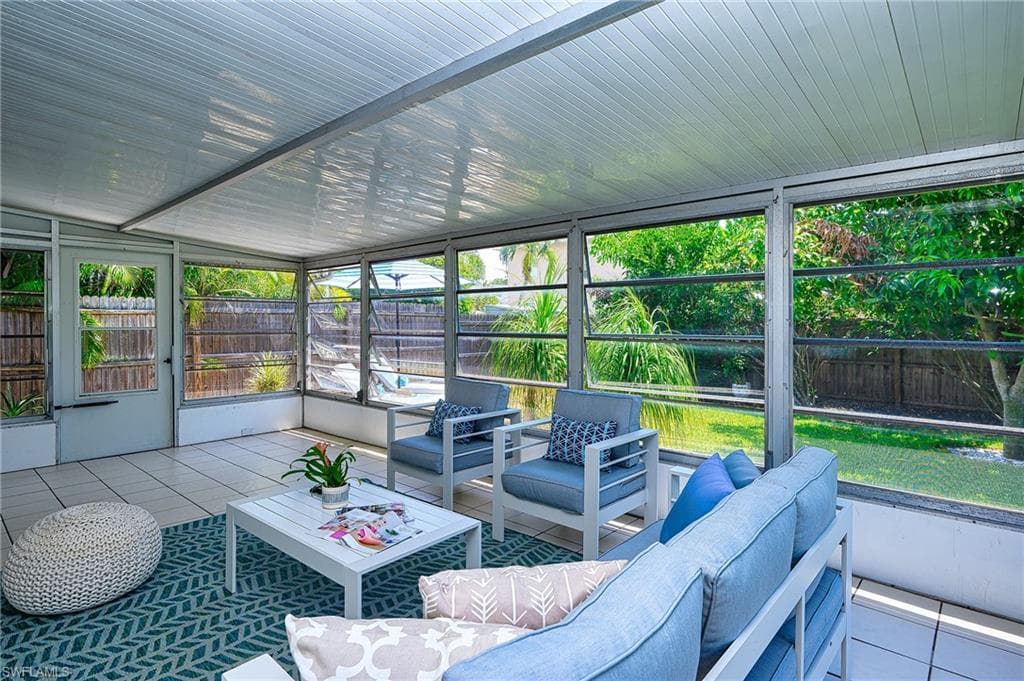 686 95th Ave N, Naples, FL 34108-21