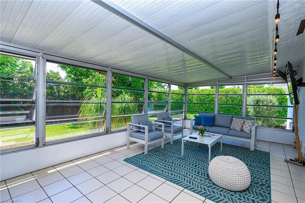 686 95th Ave N, Naples, FL 34108-22