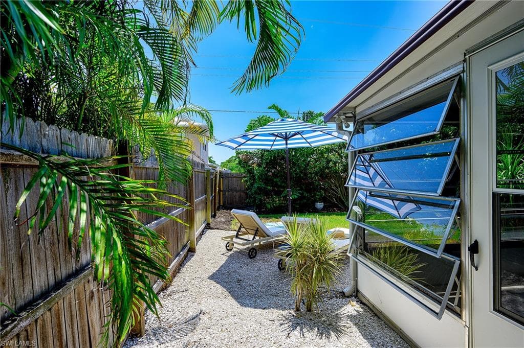 686 95th Ave N, Naples, FL 34108-24