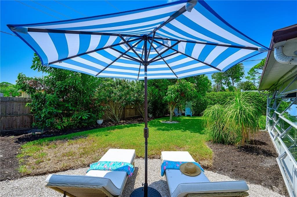 686 95th Ave N, Naples, FL 34108-25