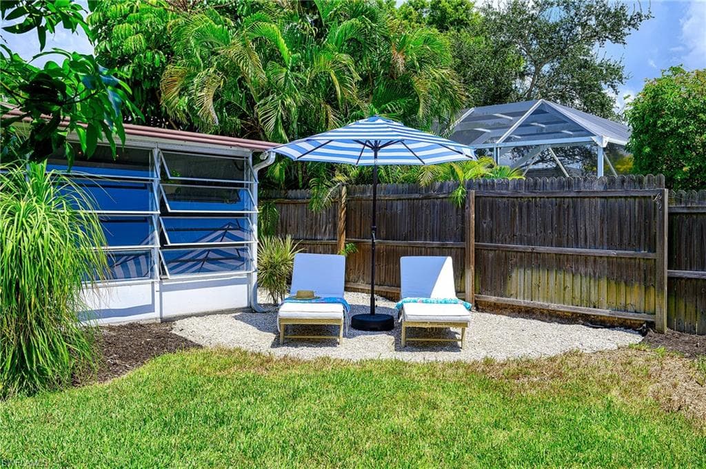 686 95th Ave N, Naples, FL 34108-27