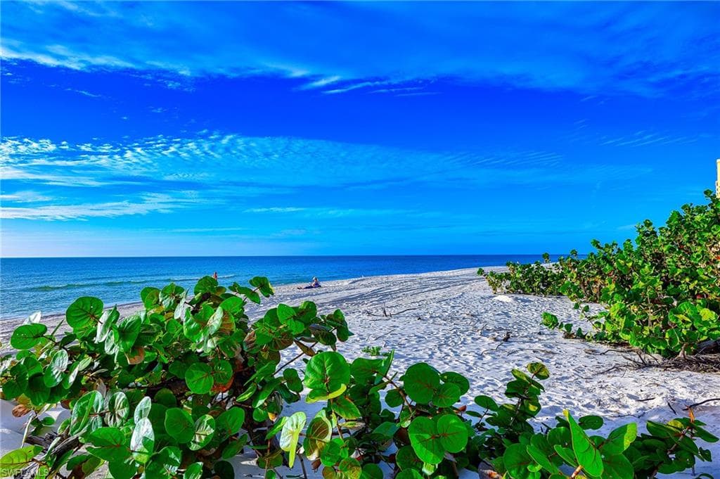 686 95th Ave N, Naples, FL 34108-29