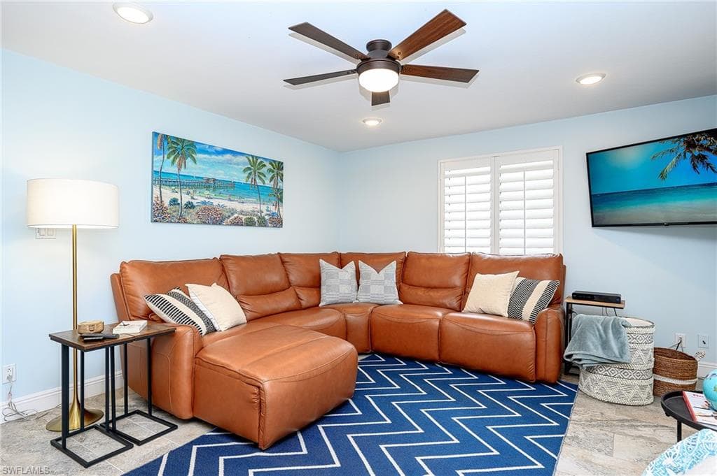 686 95th Ave N, Naples, FL 34108-6