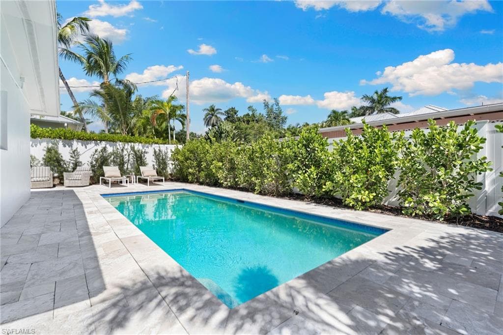 725 Central Ave, Naples, FL 34102-8