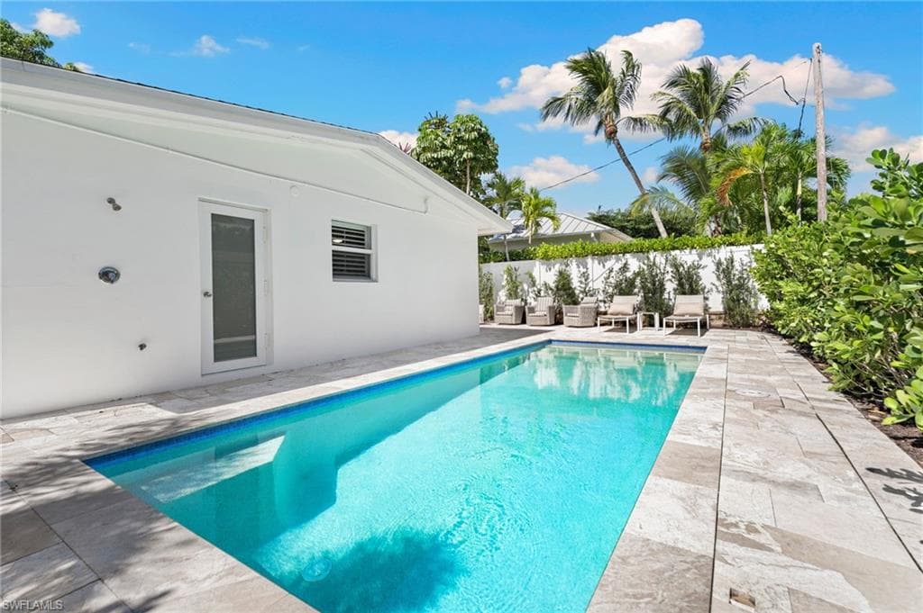 725 Central Ave, Naples, FL 34102-9