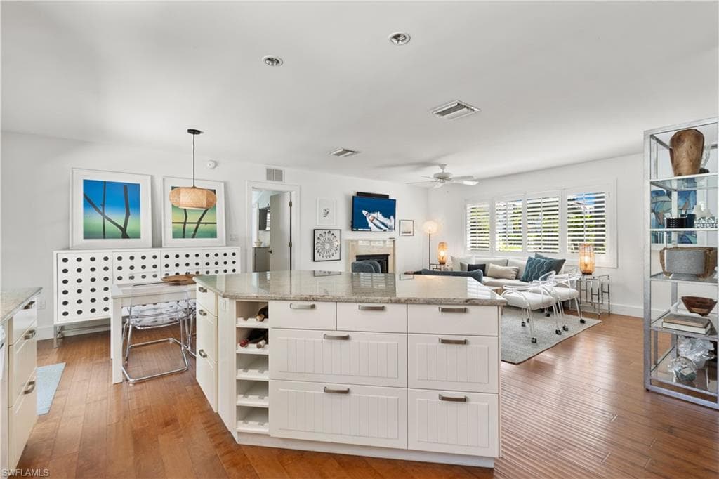 725 Central Ave, Naples, FL 34102-2