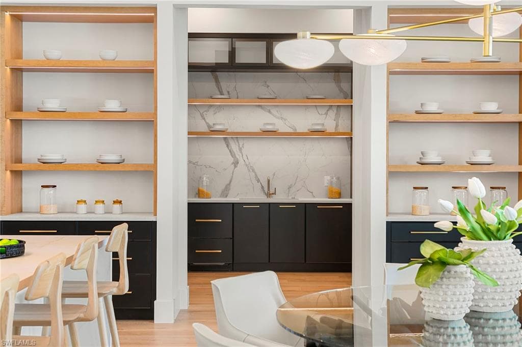 2337 Anthony Ct, Naples, FL 34109-10