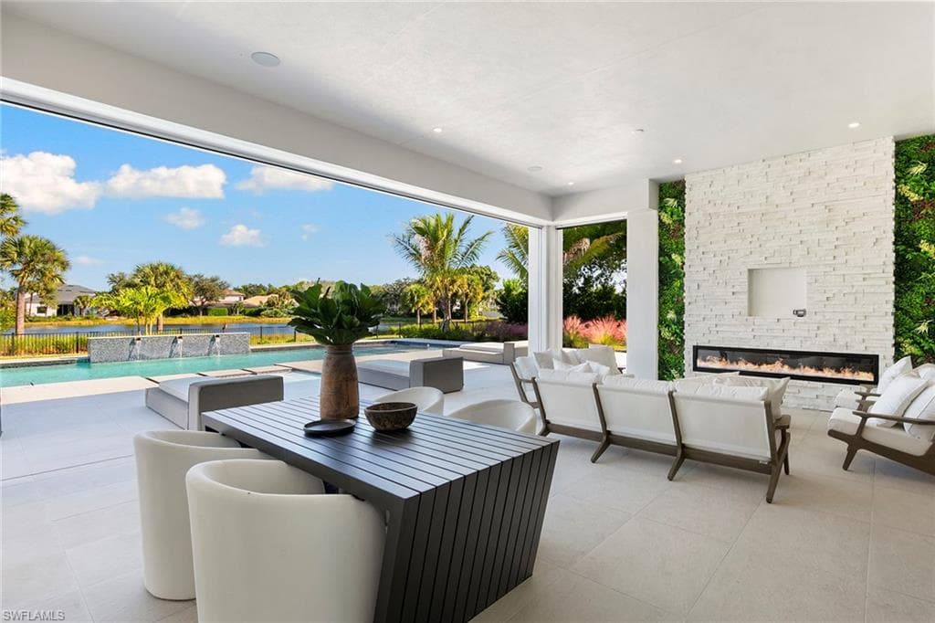 2337 Anthony Ct, Naples, FL 34109-27