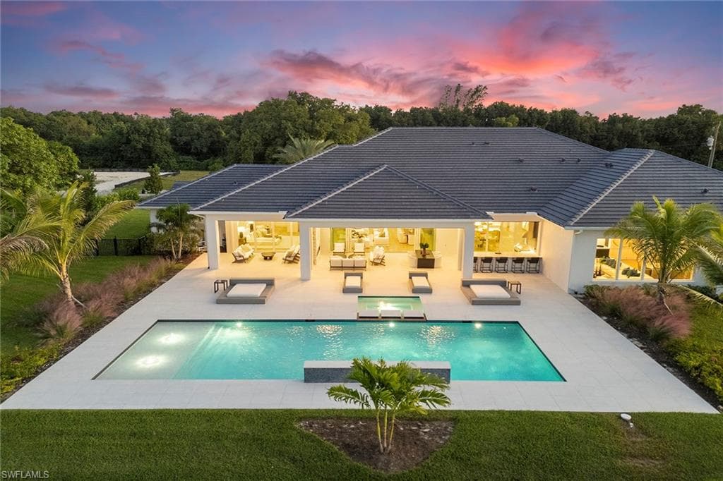 2337 Anthony Ct, Naples, FL 34109-33