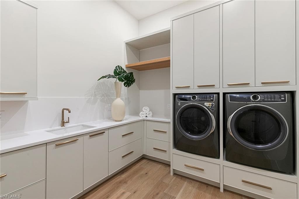 2337 Anthony Ct, Naples, FL 34109-38