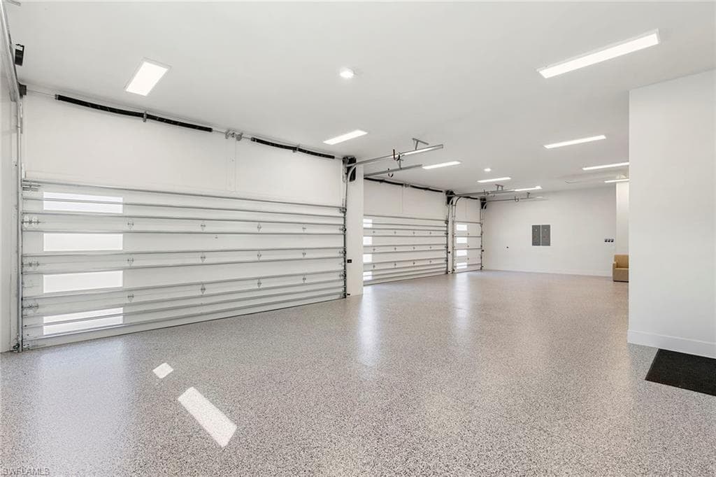 2337 Anthony Ct, Naples, FL 34109-39