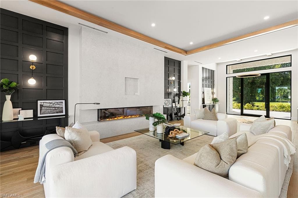 2337 Anthony Ct, Naples, FL 34109-4