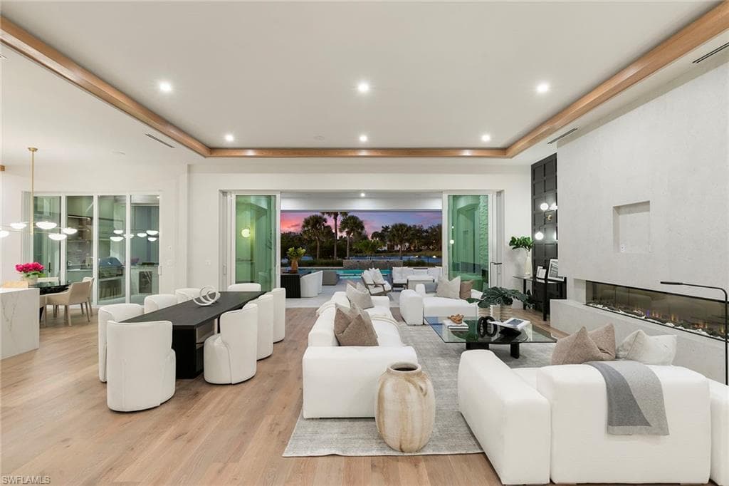 2337 Anthony Ct, Naples, FL 34109-5