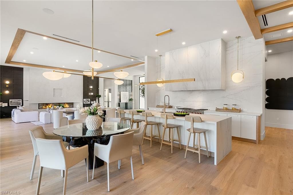 2337 Anthony Ct, Naples, FL 34109-7