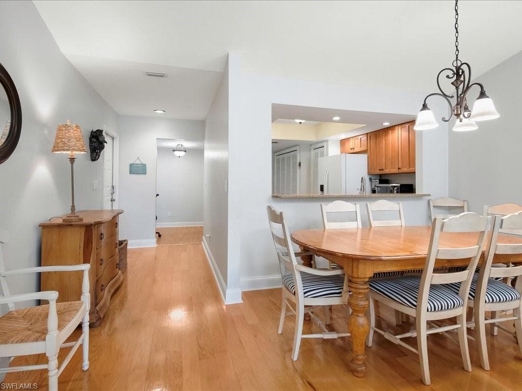 460 Kings Way 3-41, Naples, FL 34104-8