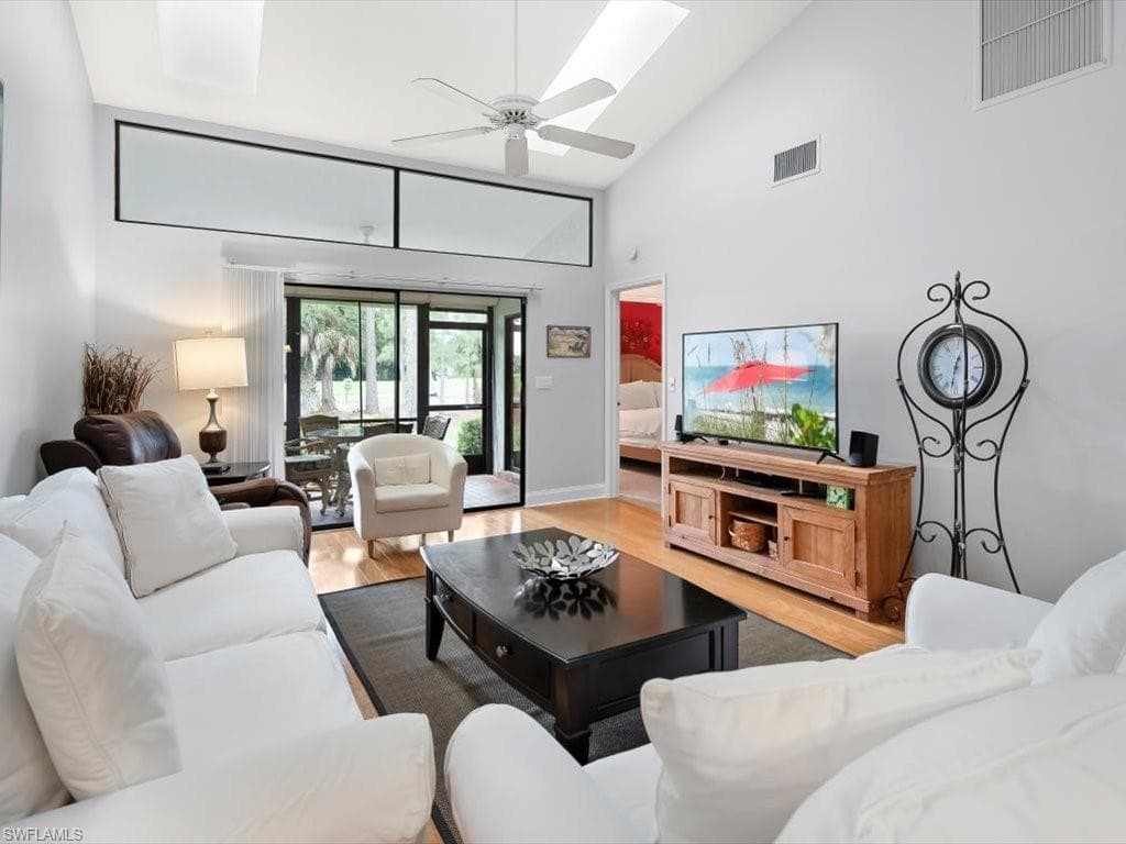 460 Kings Way 3-41, Naples, FL 34104-9