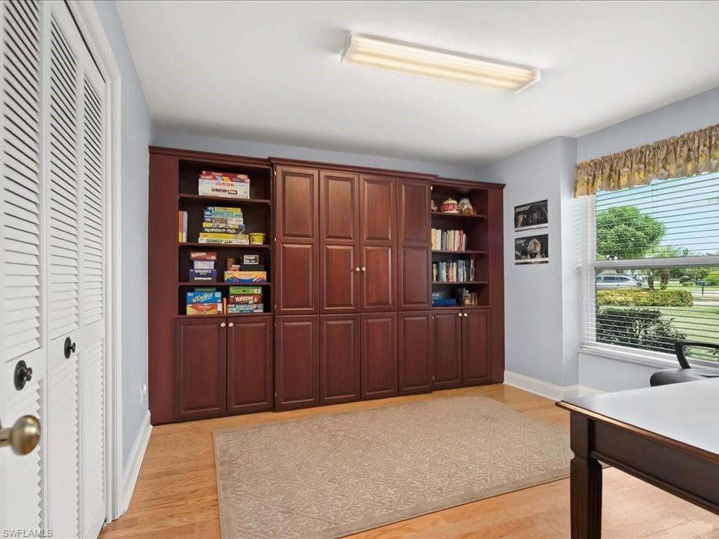 460 Kings Way 3-41, Naples, FL 34104-20