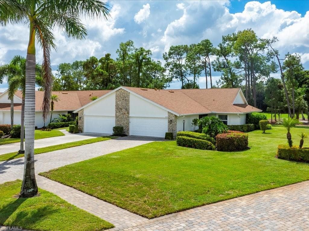 460 Kings Way 3-41, Naples, FL 34104-2