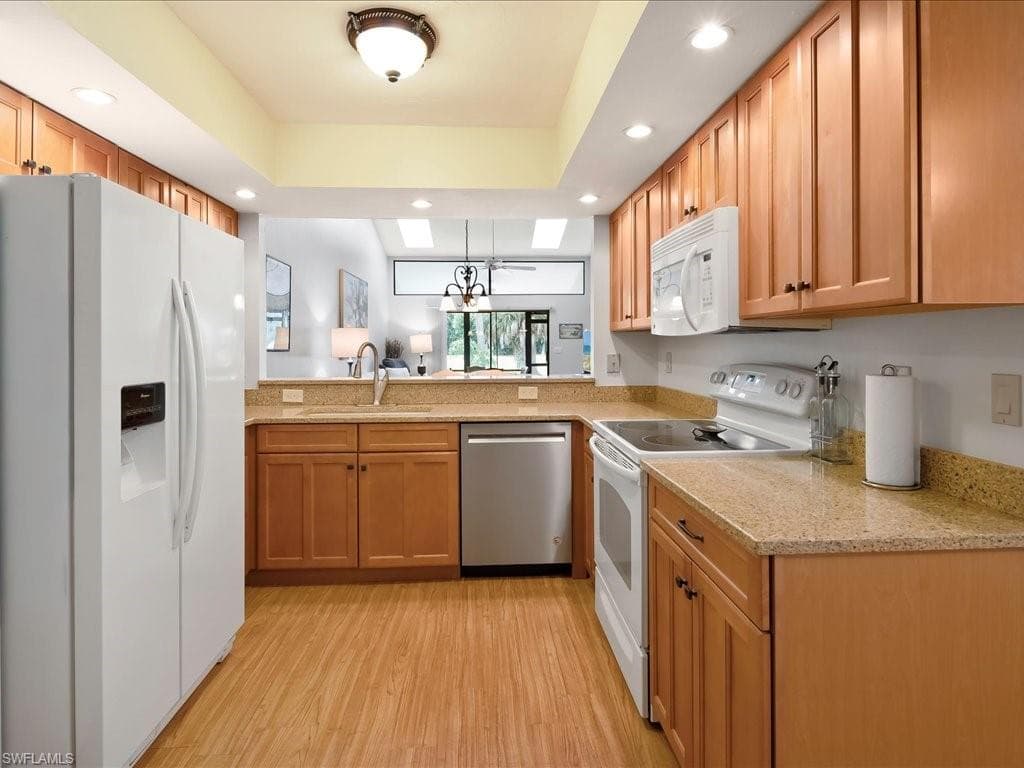 460 Kings Way 3-41, Naples, FL 34104-4