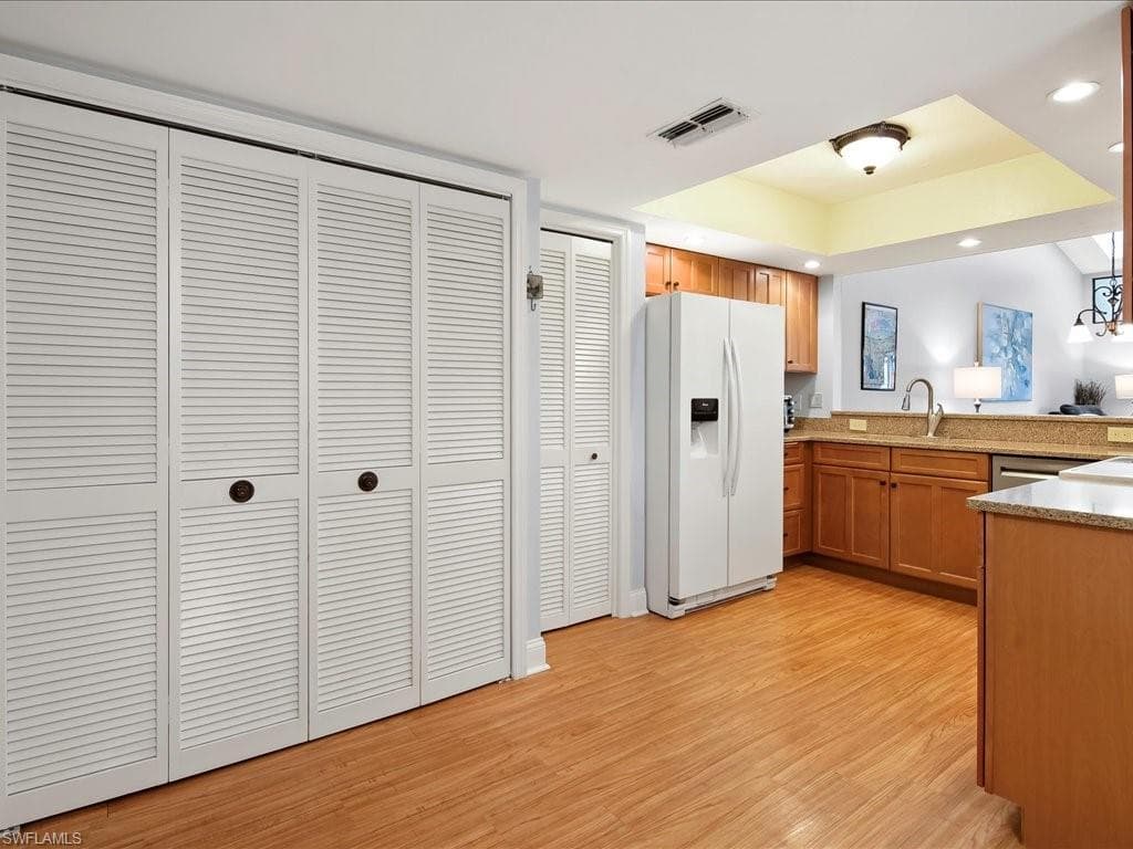 460 Kings Way 3-41, Naples, FL 34104-5