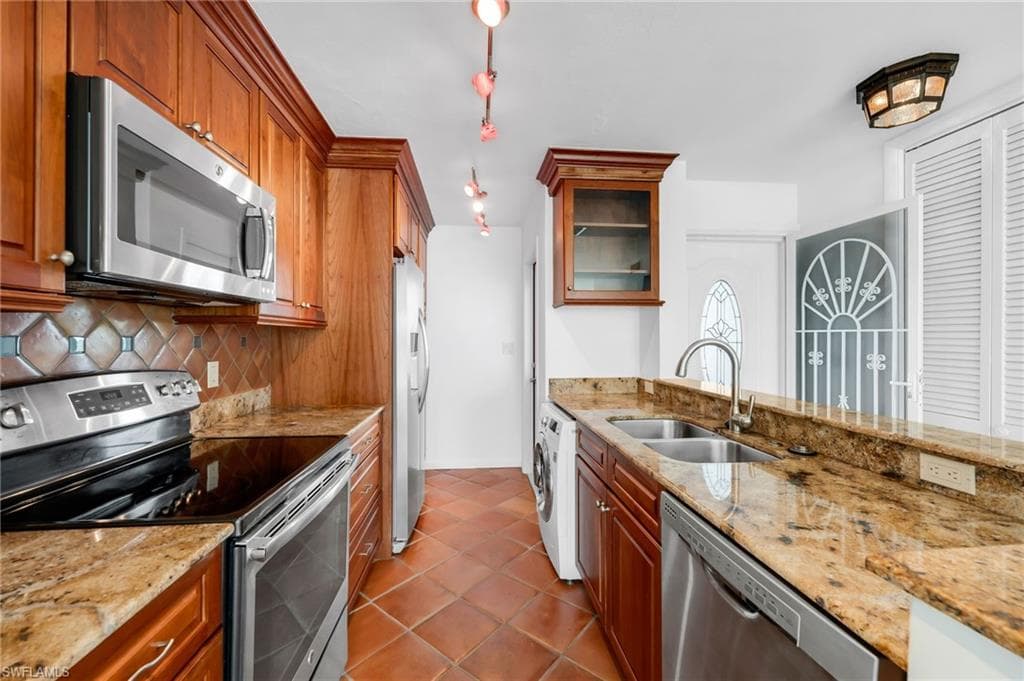 2121 Gulf Shore Blvd N 203, Naples, FL 34102-5