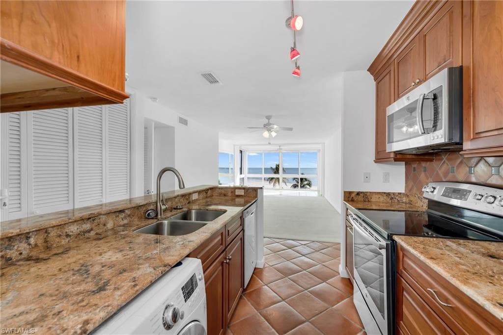 2121 Gulf Shore Blvd N 203, Naples, FL 34102-6