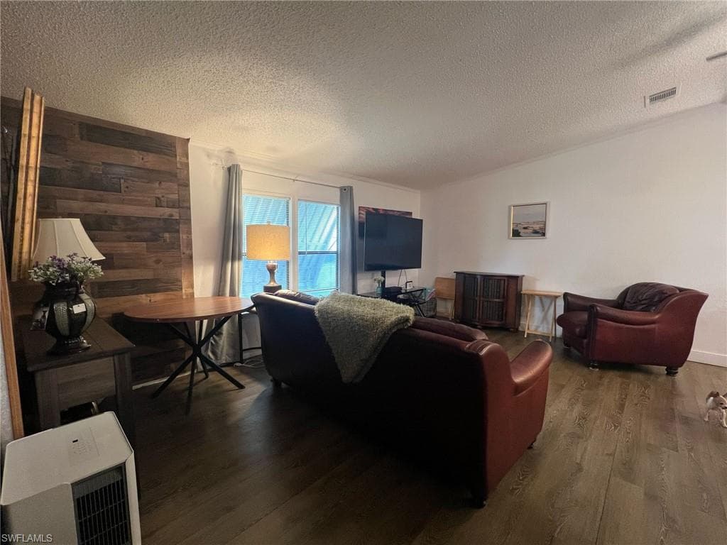 16 Derhenson Dr, Naples, FL 34114-9