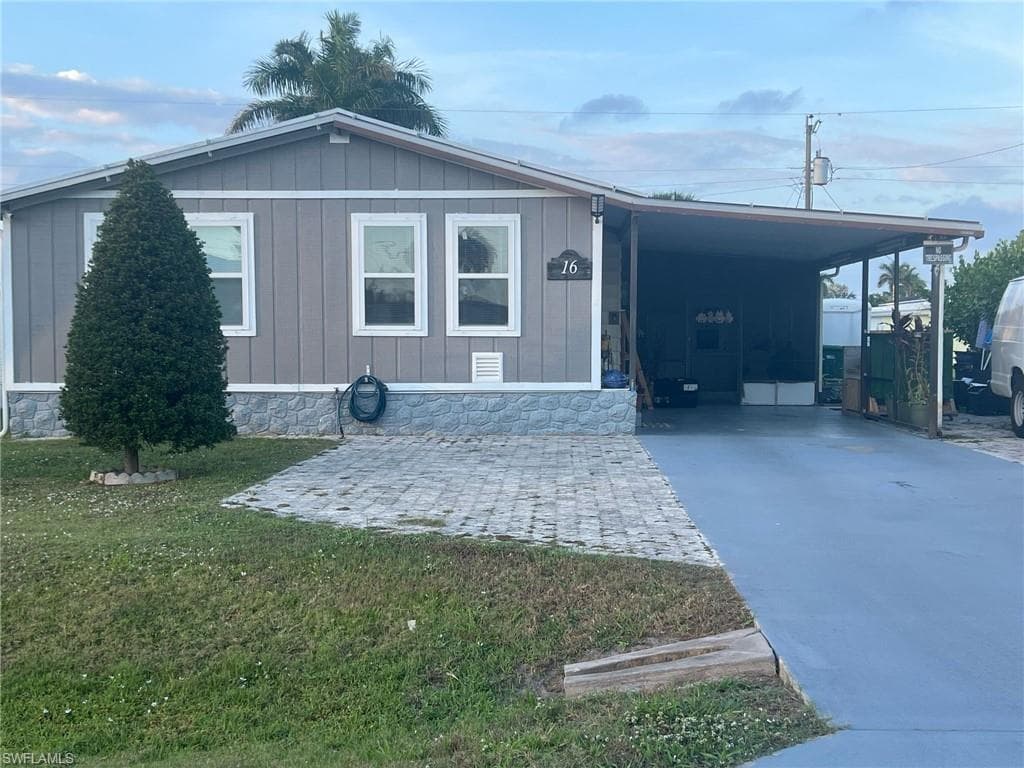 16 Derhenson Dr, Naples, FL 34114-2