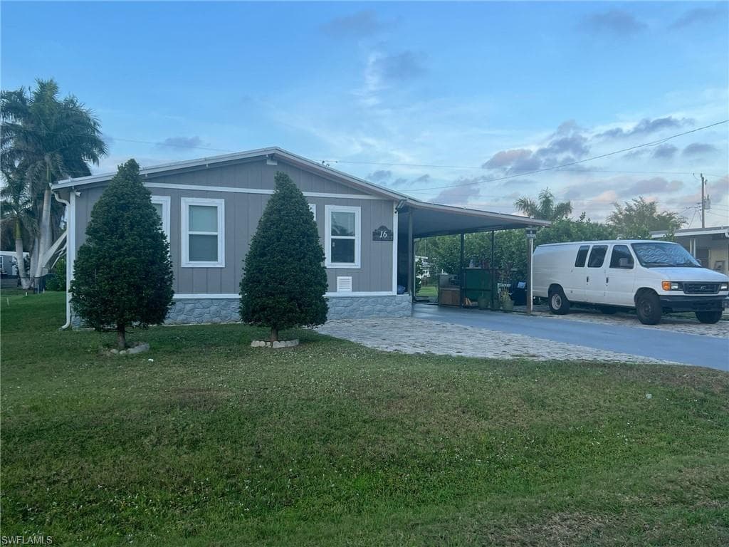 16 Derhenson Dr, Naples, FL 34114-4