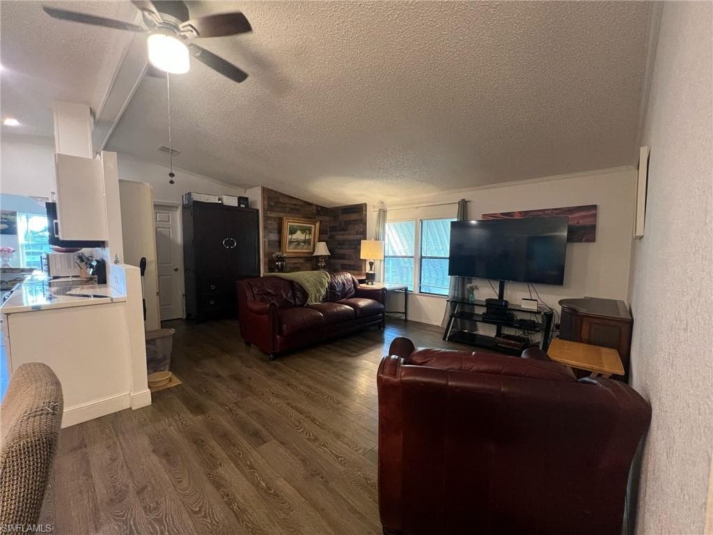 16 Derhenson Dr, Naples, FL 34114-7