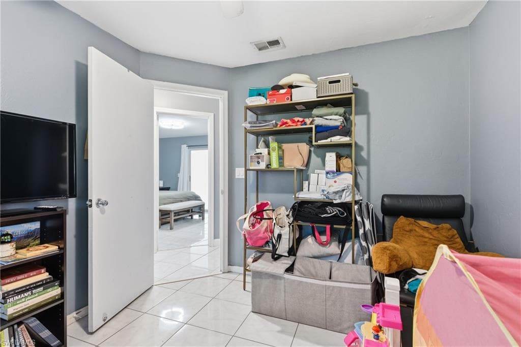 1000 Alhambra Cir, Naples, FL 34103-19