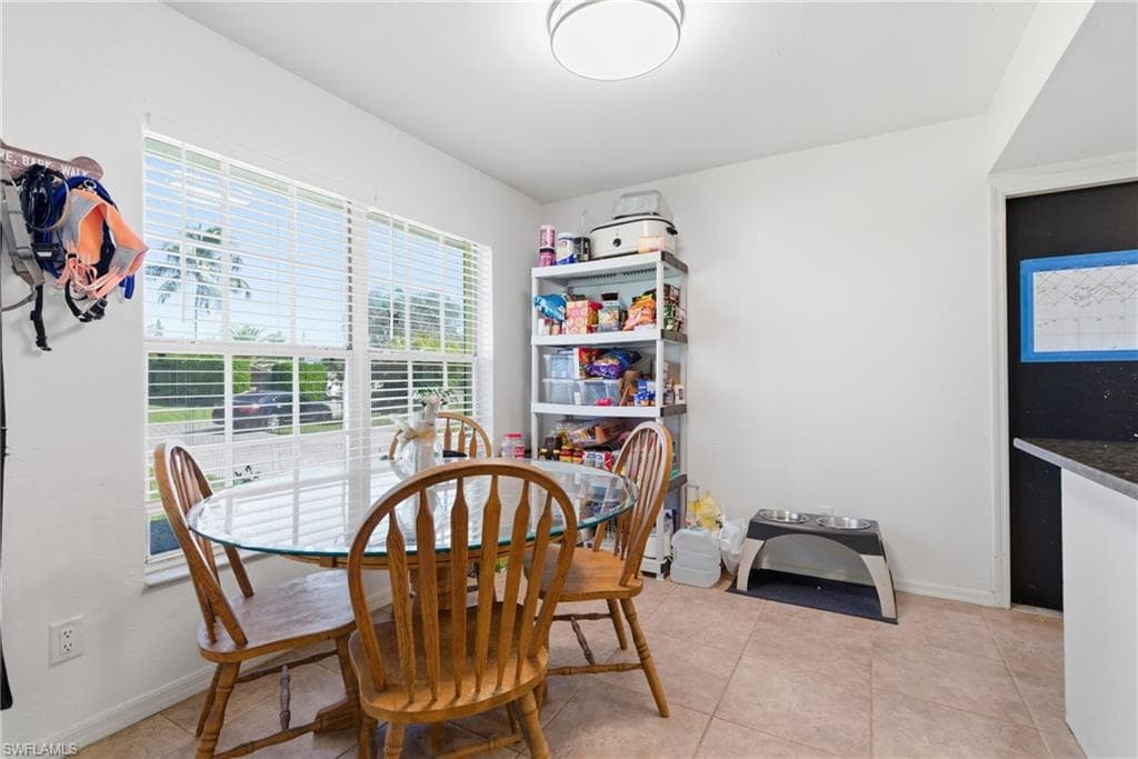 1000 Alhambra Cir, Naples, FL 34103-25