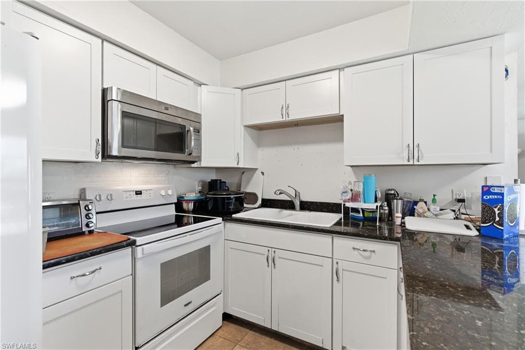 1000 Alhambra Cir, Naples, FL 34103-28