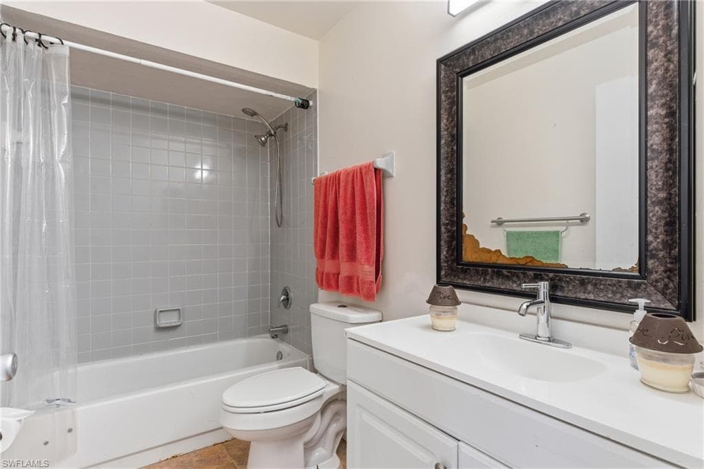 1000 Alhambra Cir, Naples, FL 34103-29