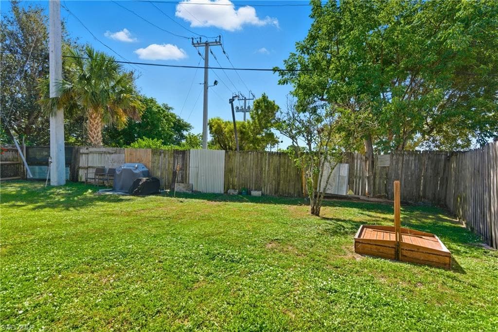 1000 Alhambra Cir, Naples, FL 34103-37