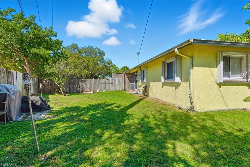 1000 Alhambra Cir, Naples, FL 34103-38