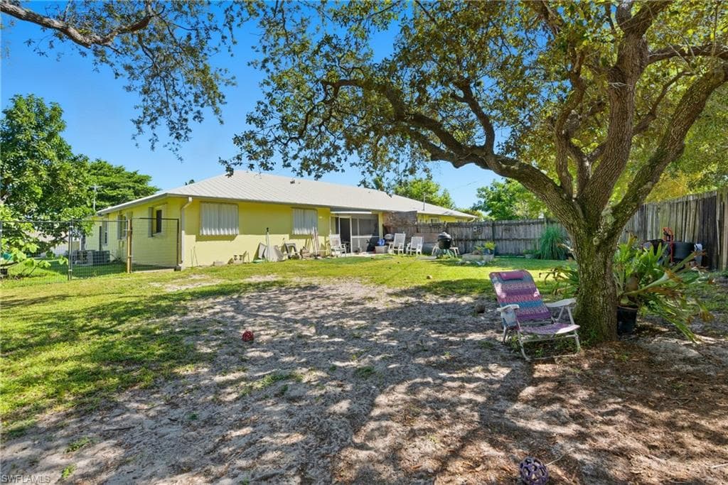 1000 Alhambra Cir, Naples, FL 34103-44