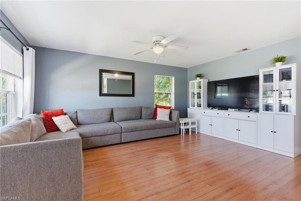 1000 Alhambra Cir, Naples, FL 34103-3