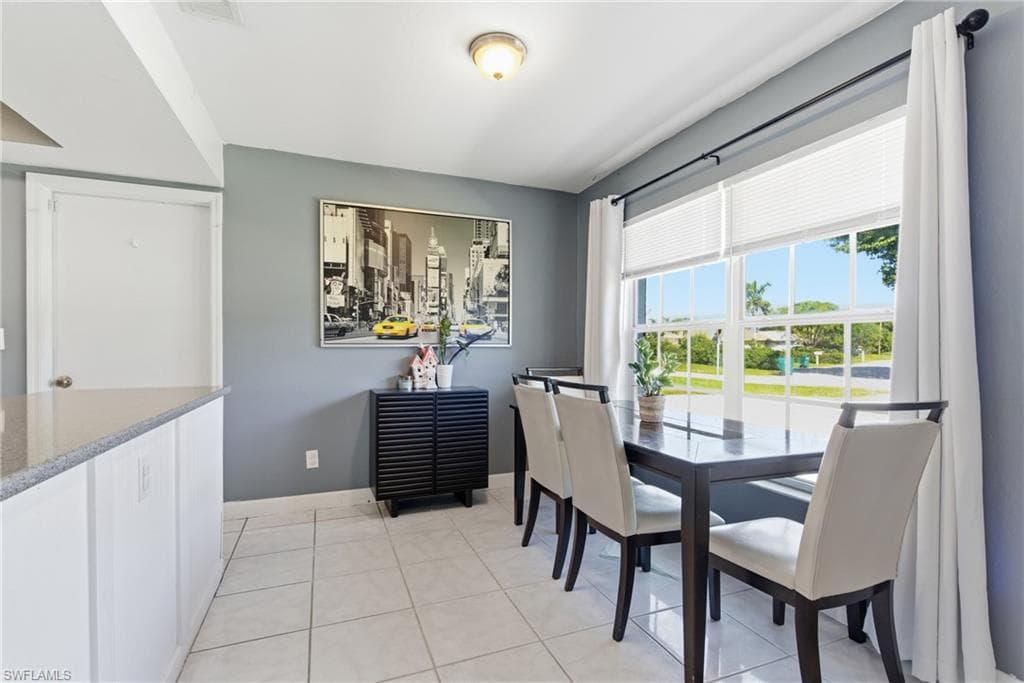 1000 Alhambra Cir, Naples, FL 34103-6