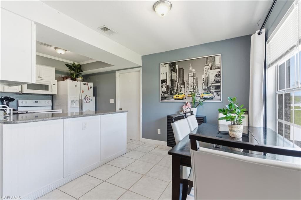 1000 Alhambra Cir, Naples, FL 34103-7