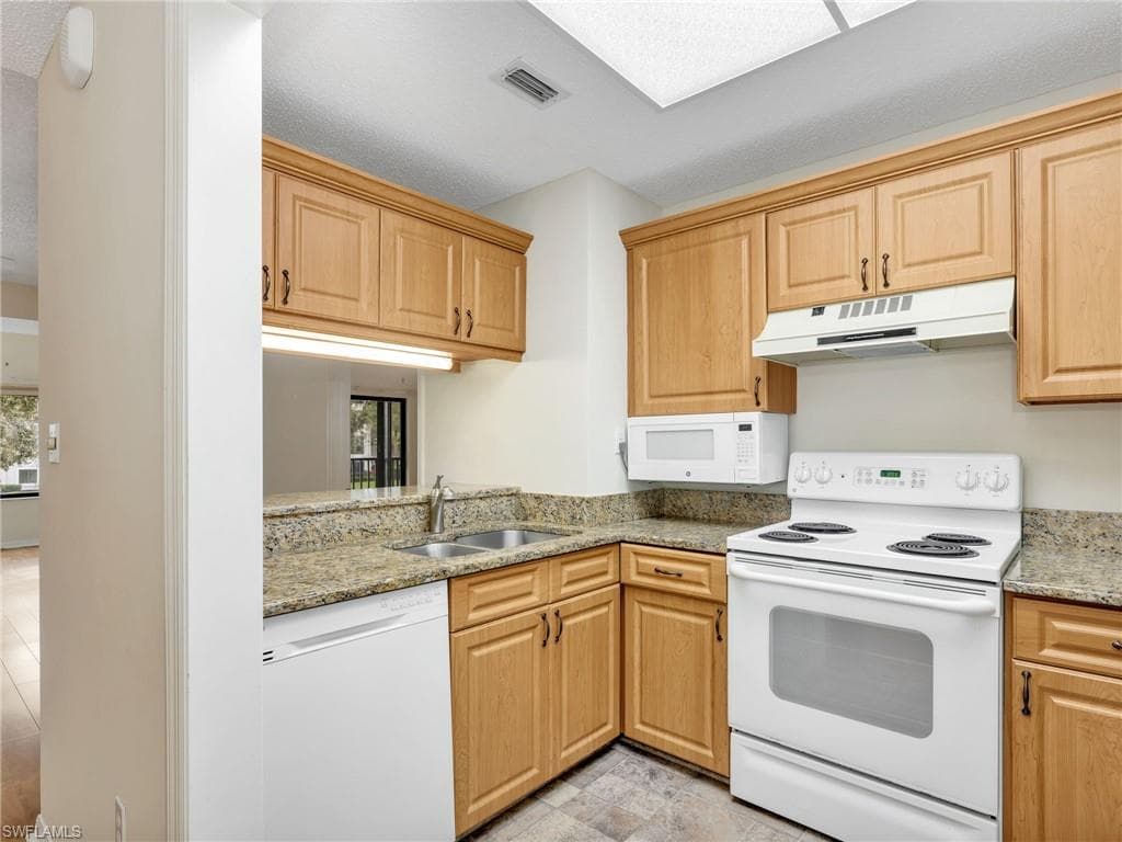 900 Arbor Lake Dr 9-206, Naples, FL 34110-16